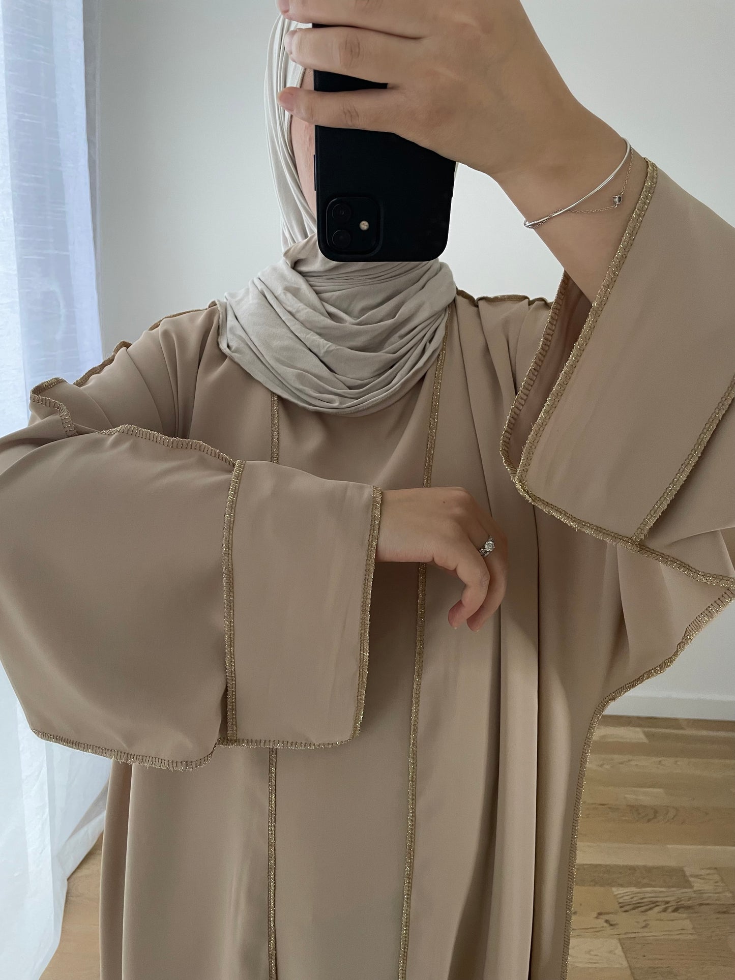 Abaya Amira