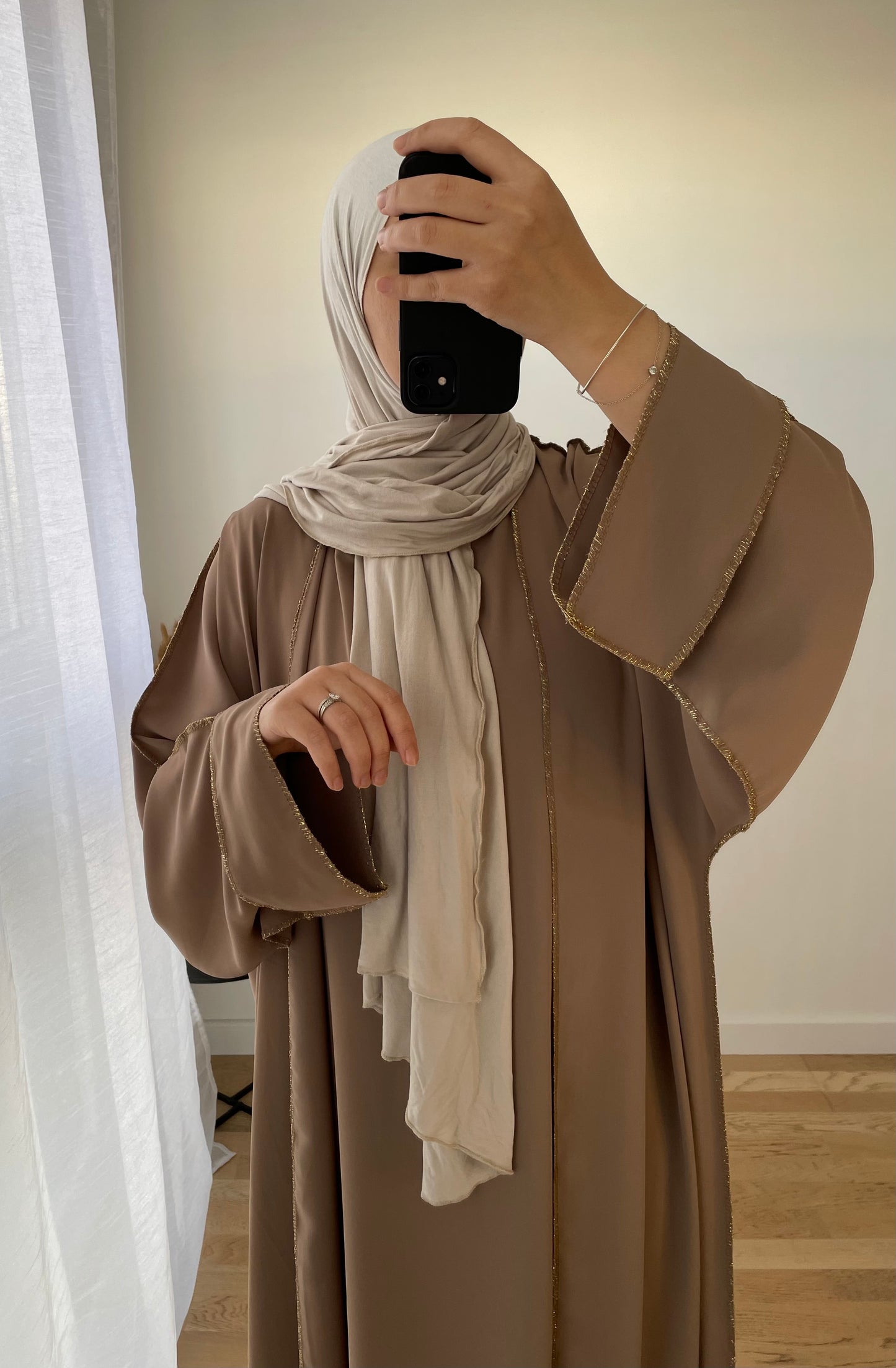 Abaya Amira