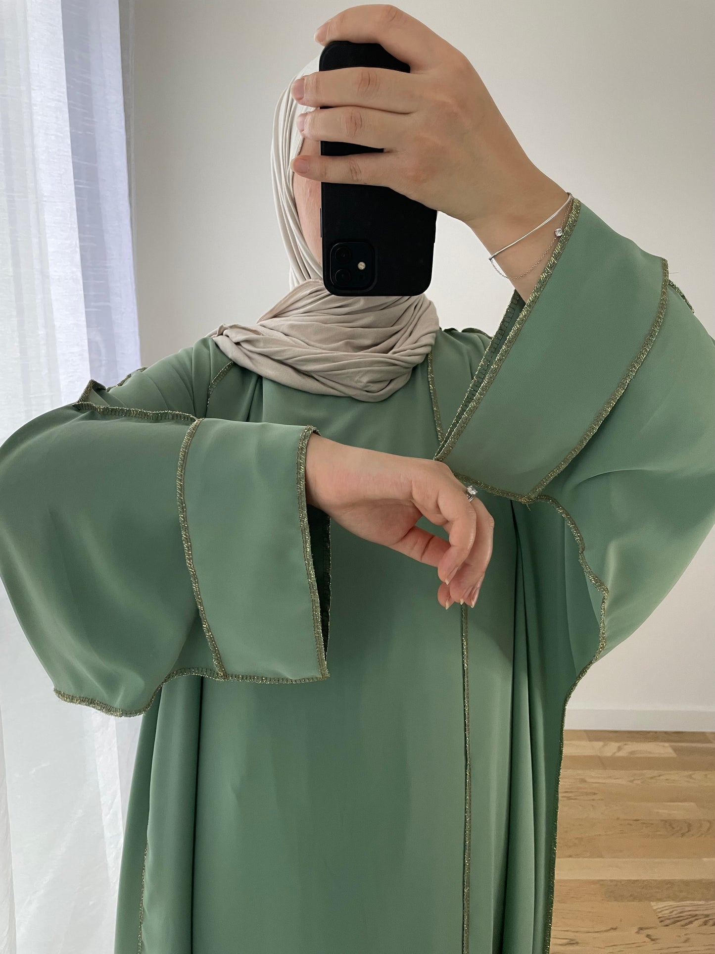 Abaya Amira