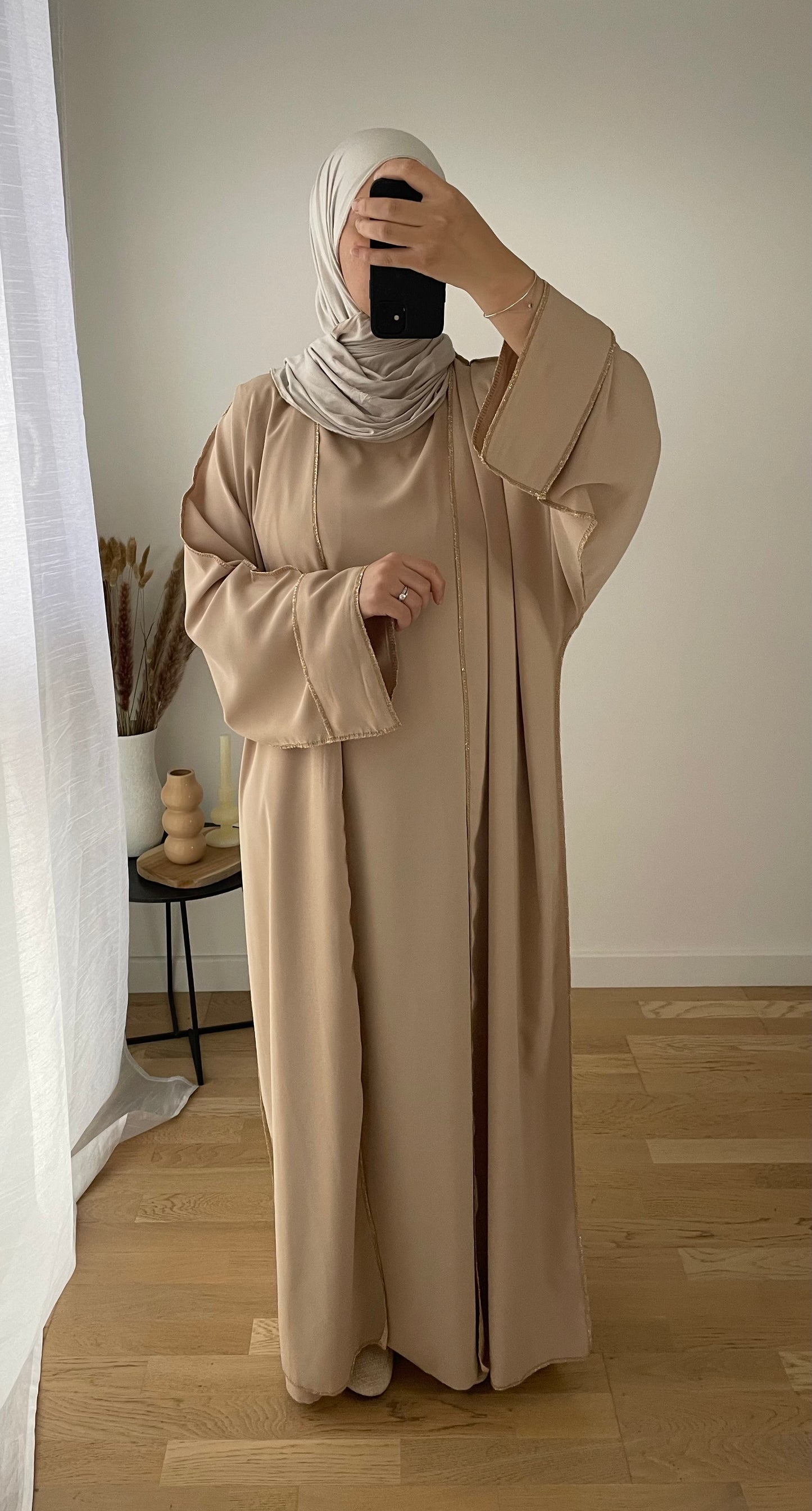 Abaya Amira