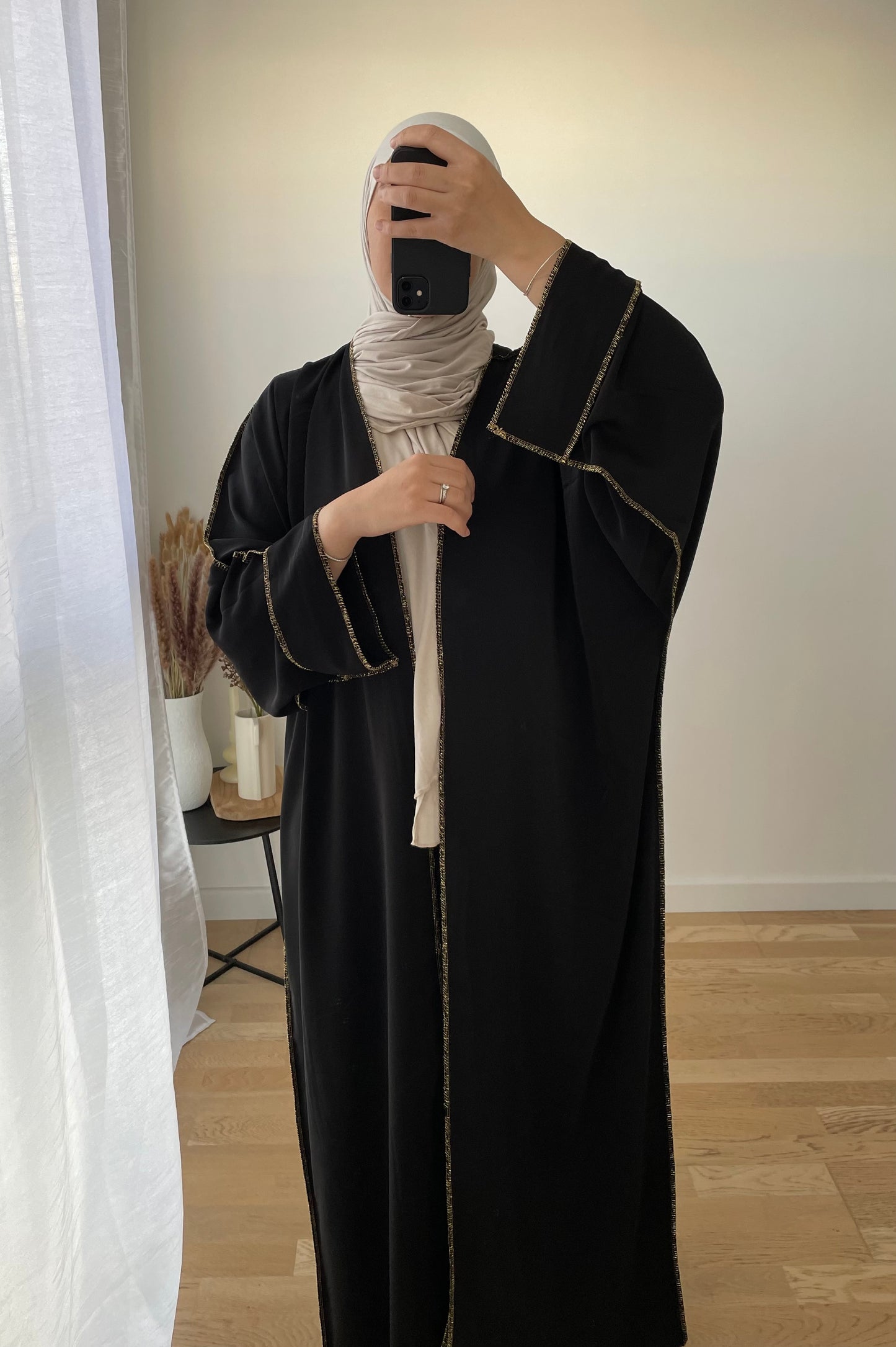 Abaya Amira